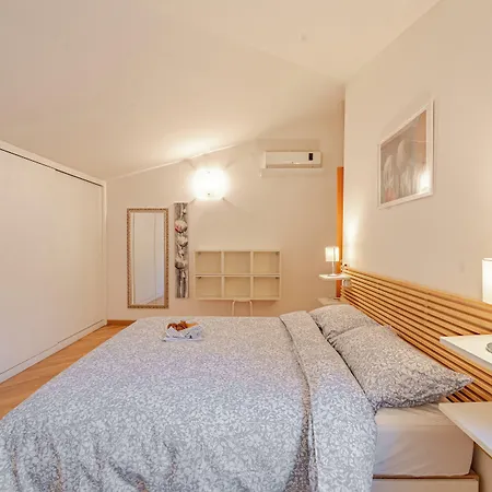 Mosse Bridge Apartment By Mamo Florence-2